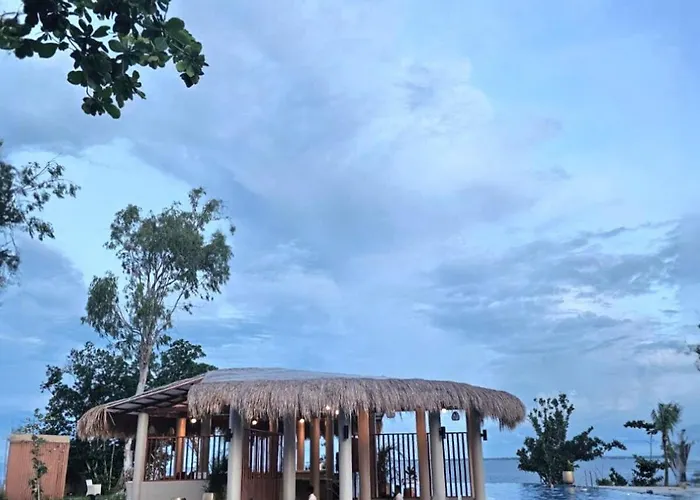 Mactan Newtown Near Airport & Apartment Punta Engano (Mactan)