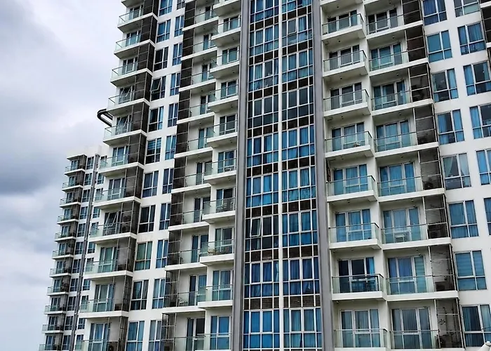 Mactan Newtown Near Airport & Apartment *